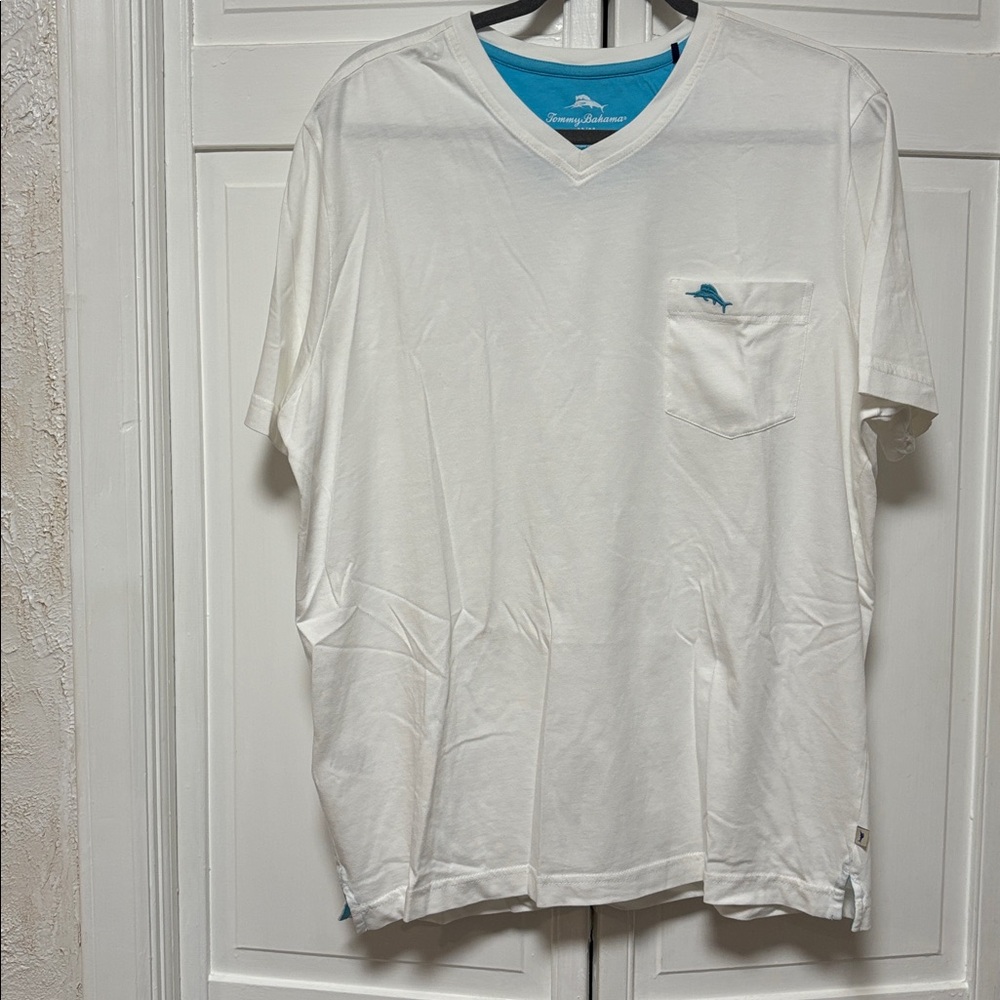 Tommy Bahama White Pocket V-neck T-Shirt Marlin Logo Men’s Size Medium NWOT